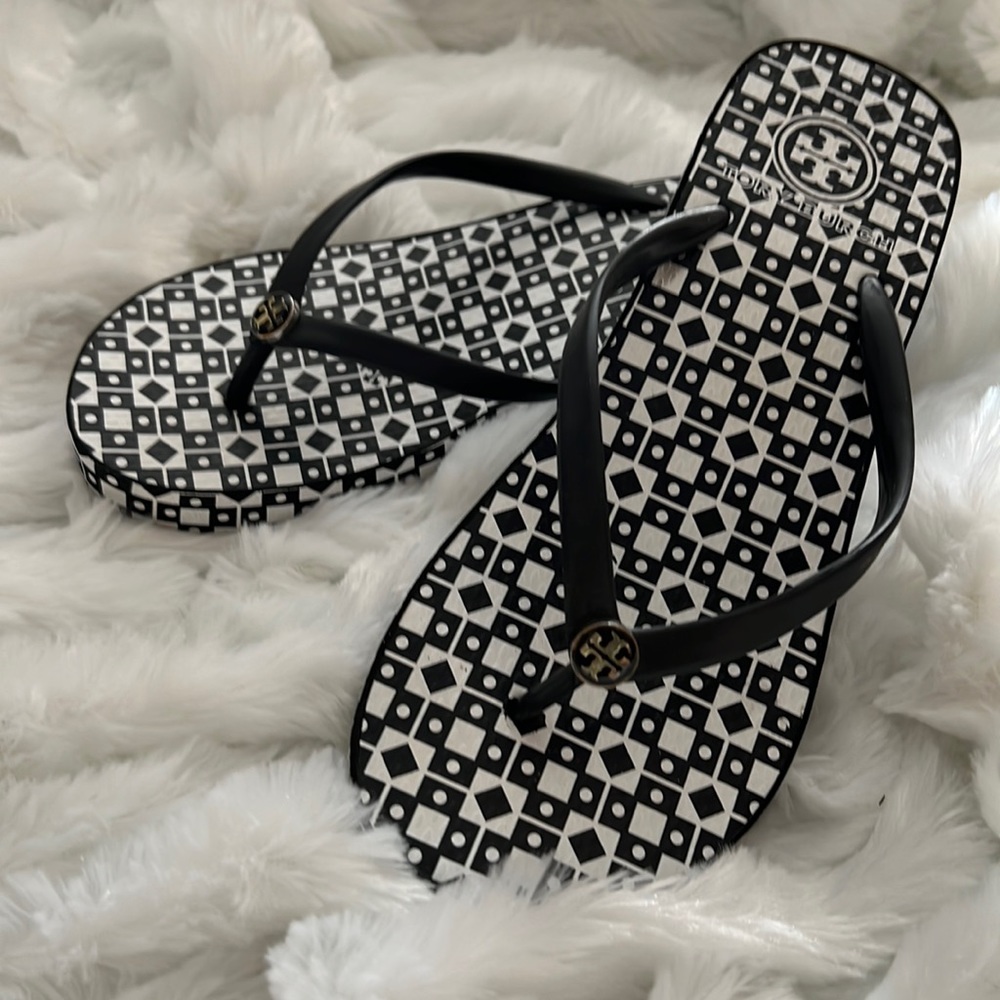 Tory Burch flip flops. Only worn once.